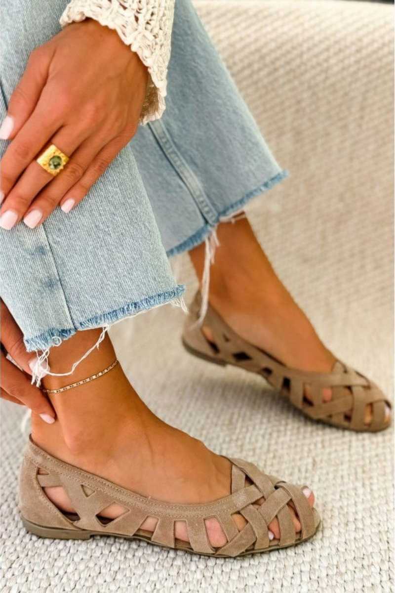 Sandalias planas de mujer trenzadas con punta abierta
