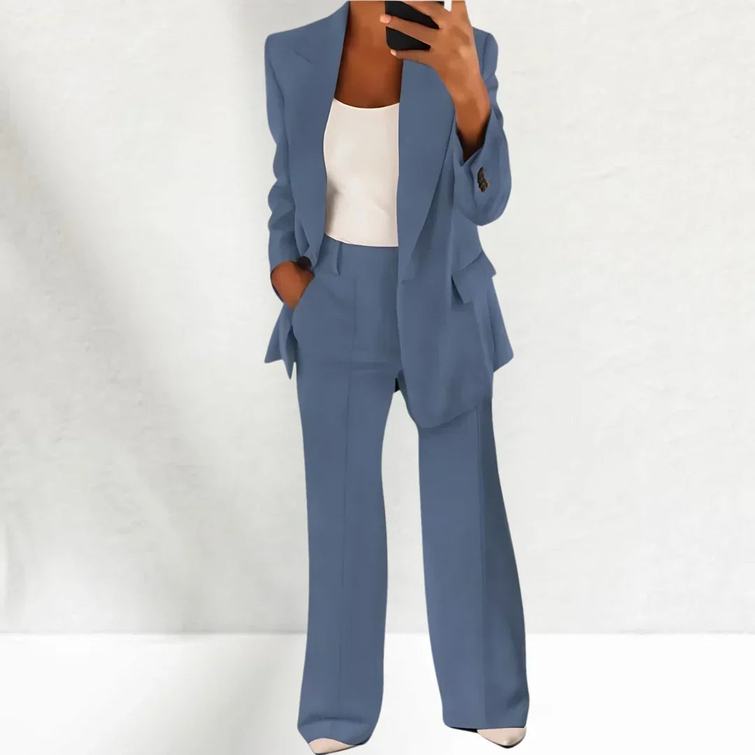 Conjunto de mujer con blazer y pantalón de pierna ancha elegante