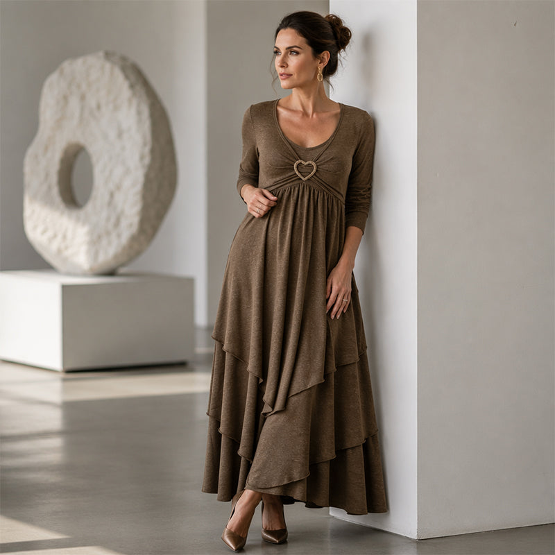 Vestido largo de mujer con detalle corazón y falda fluida