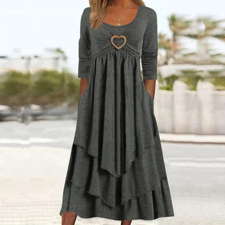 Vestido largo de mujer con detalle corazón y falda fluida