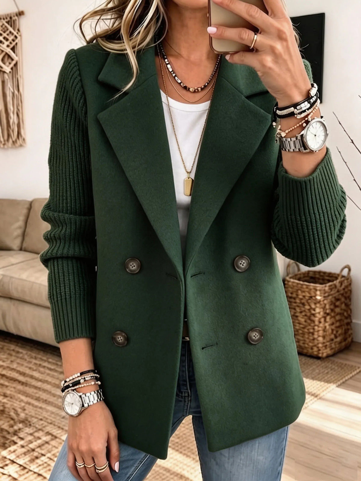 Chaqueta de mujer con doble botonadura y mangas acanaladas