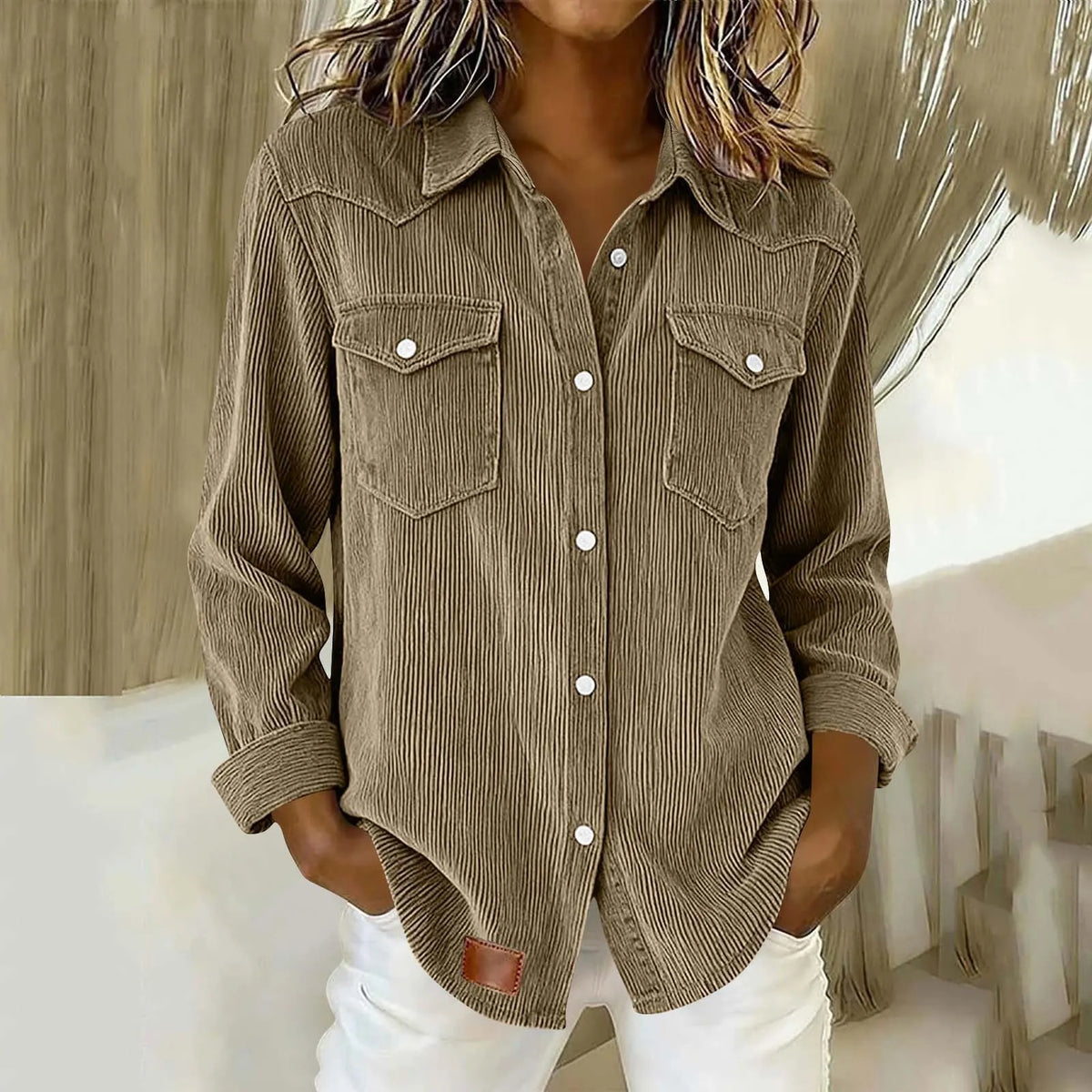 Camisa de mujer a rayas con botones y bolsillos