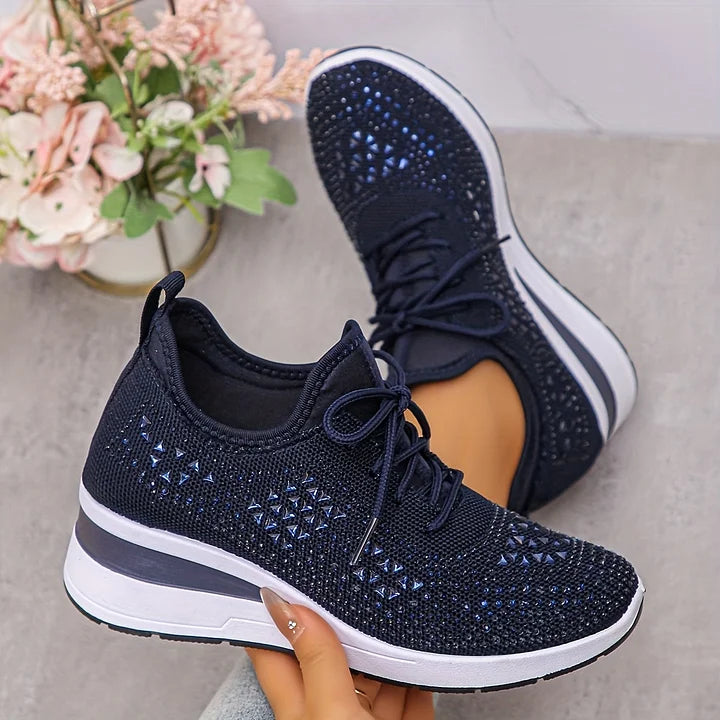 Zapatillas mujer con cuña y detalles brillantes