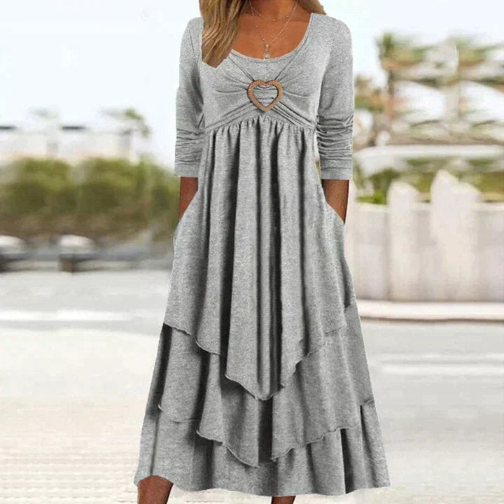 Vestido largo de mujer con detalle corazón y falda fluida