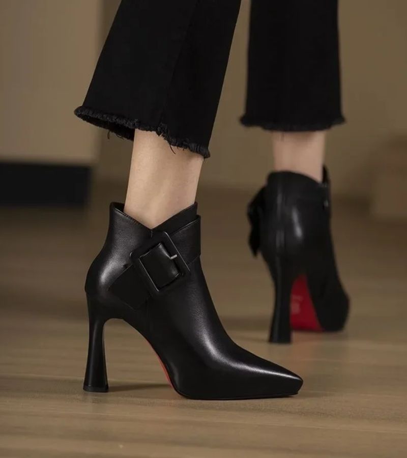 Botines mujer con tacón alto y hebilla grande – estilo elegante moderno