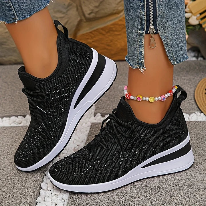 Zapatillas mujer con cuña y detalles brillantes