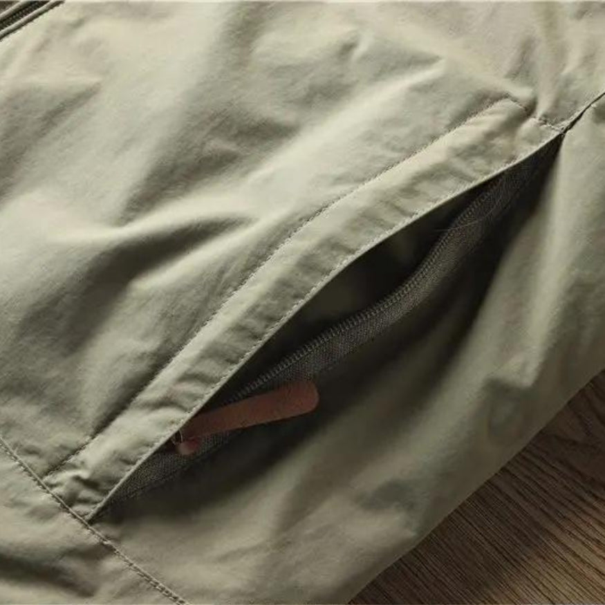Chaqueta outdoor para hombre con capucha y cremallera