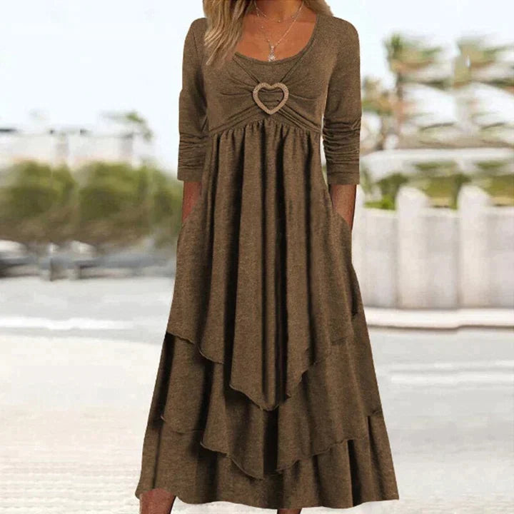 Vestido largo de mujer con detalle corazón y falda fluida