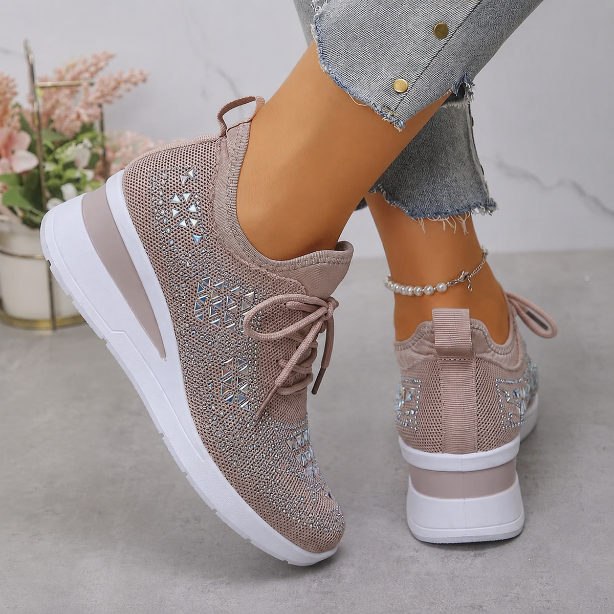 Zapatillas mujer con cuña y detalles brillantes