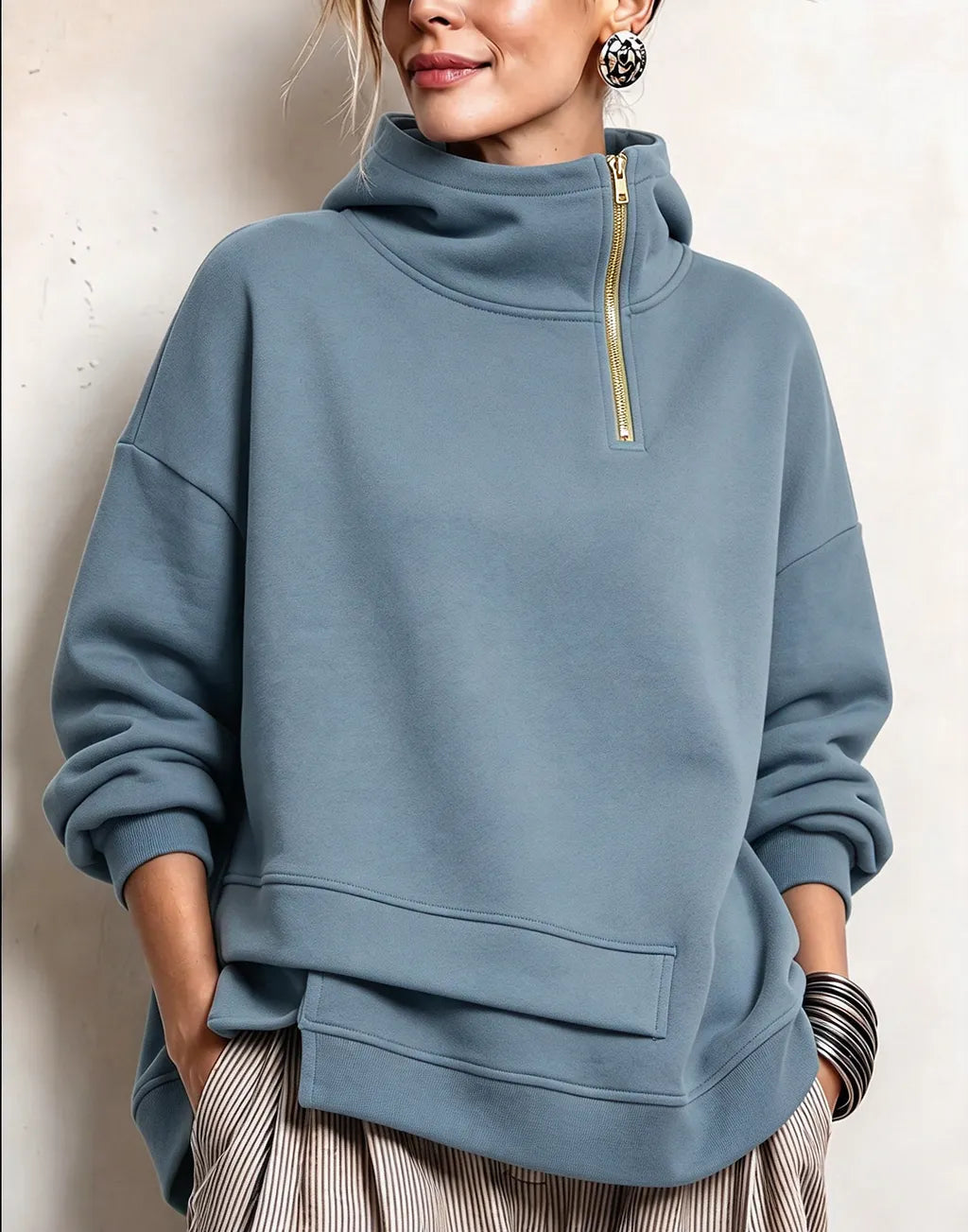 Sudadera oversize para mujer con cuello alto y cremallera asimétrica