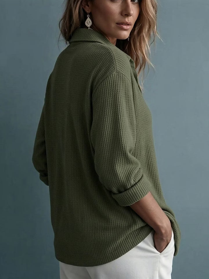 Camisa de punto texturizado para mujer con cuello clásico y botones