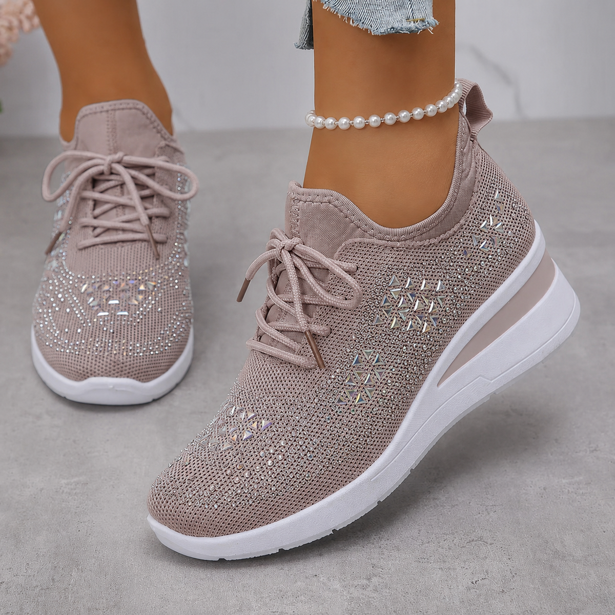 Zapatillas mujer con cuña y detalles brillantes