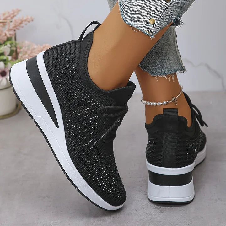 Zapatillas mujer con cuña y detalles brillantes