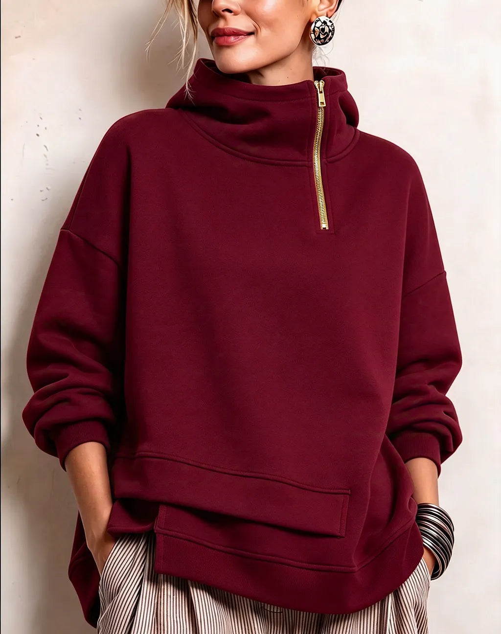 Sudadera oversize para mujer con cuello alto y cremallera asimétrica
