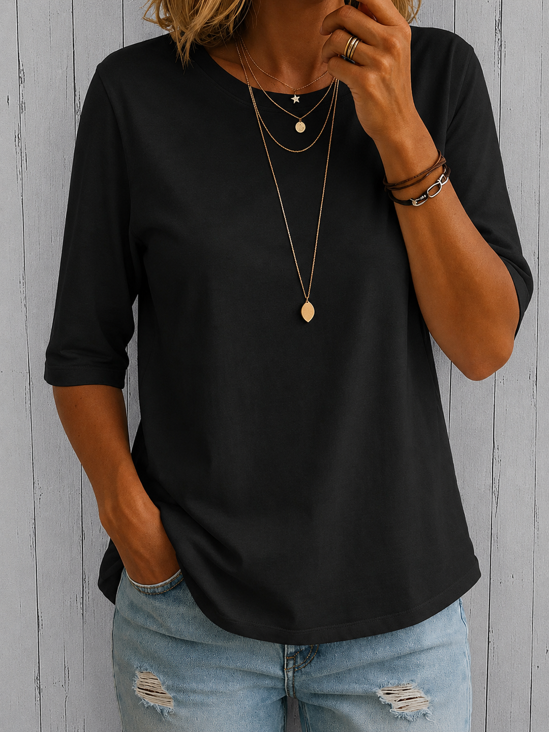 Camiseta casual de mujer con cuello redondo y mangas tres cuartos