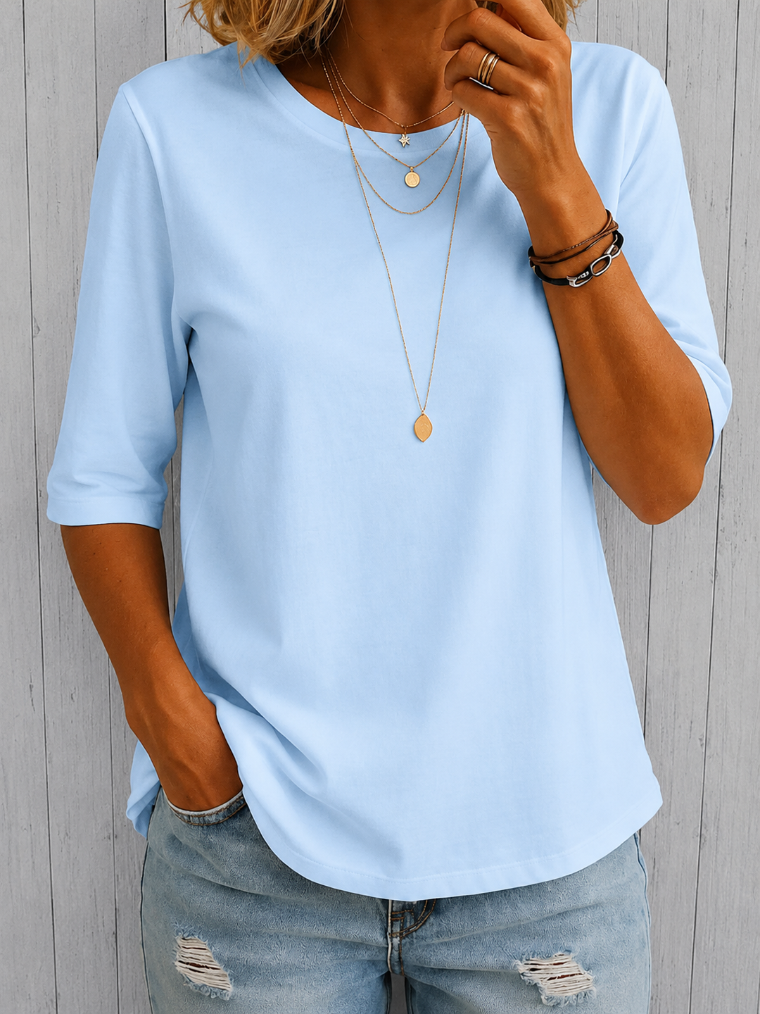 Camiseta casual de mujer con cuello redondo y mangas tres cuartos