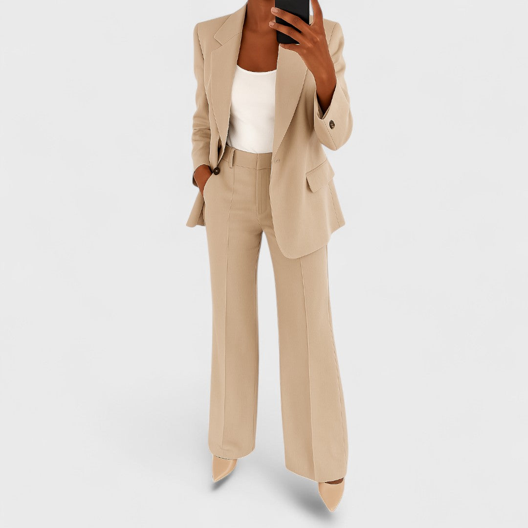 Conjunto de mujer con blazer y pantalón de pierna ancha elegante