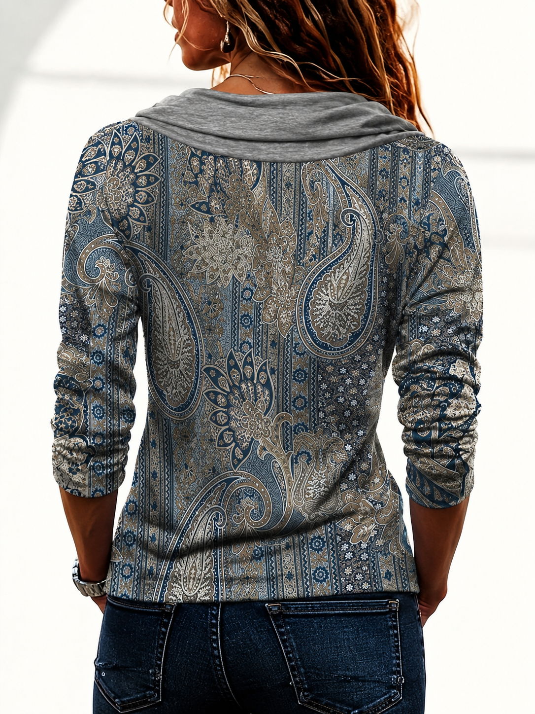 Top de mujer con estampado paisley, cuello drapeado y botones