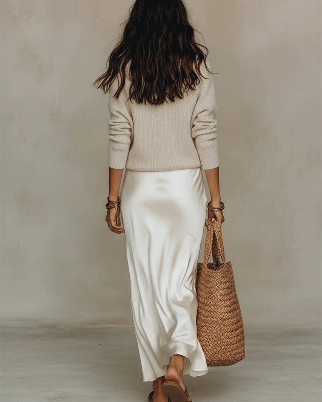 Vestido midi satinado con suéter mujer – elegante y versátil