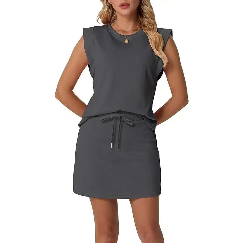 Conjunto poliéster con top sin mangas y falda con cordón chic