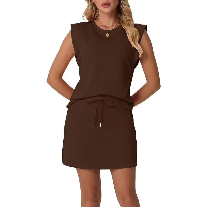 Conjunto poliéster con top sin mangas y falda con cordón chic