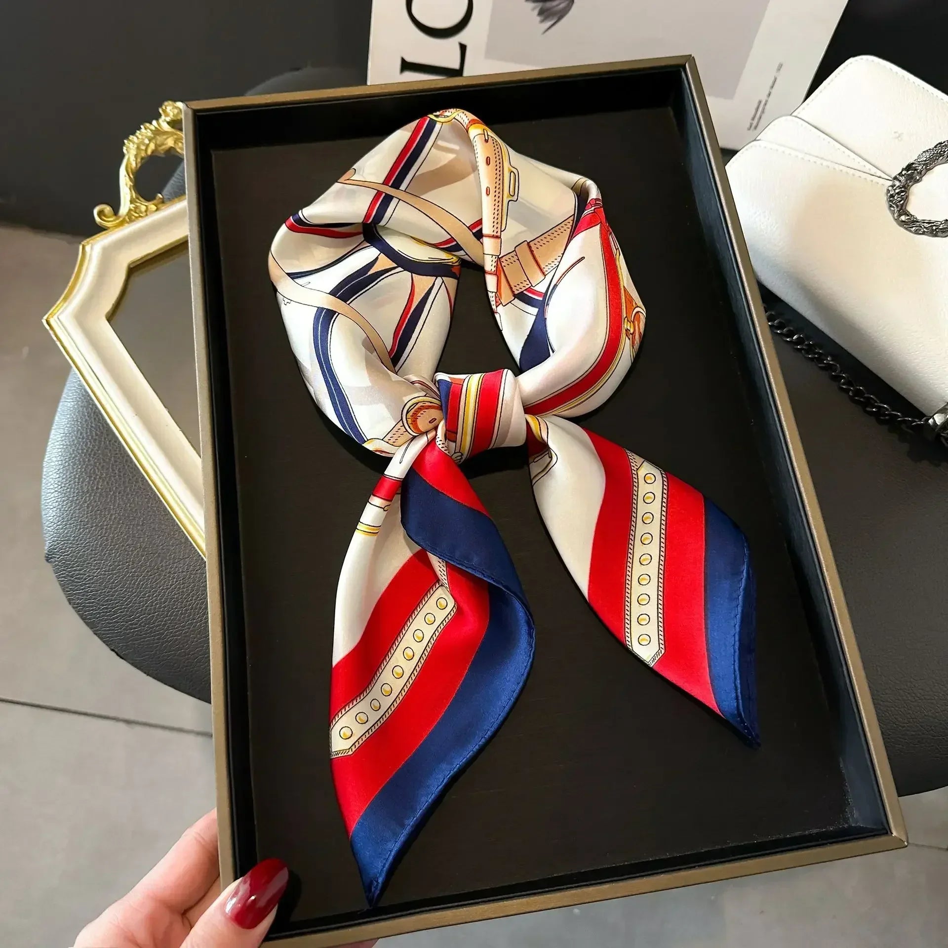Pañuelo cuadrado mujer satinado con estampado elegante multifunción