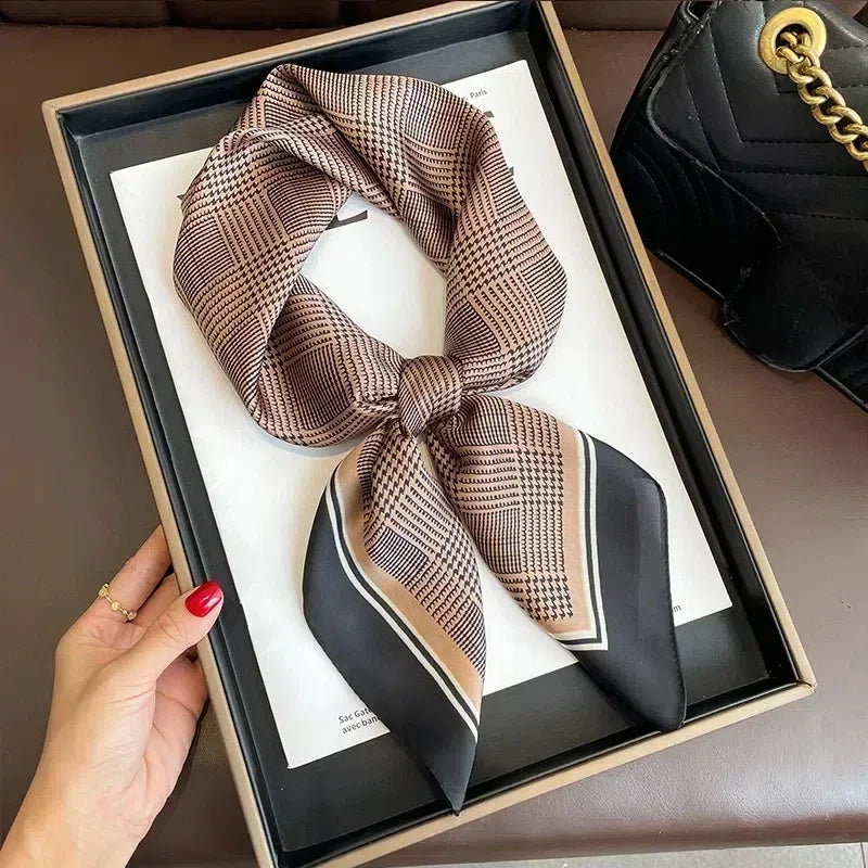 Pañuelo cuadrado mujer satinado con estampado elegante multifunción