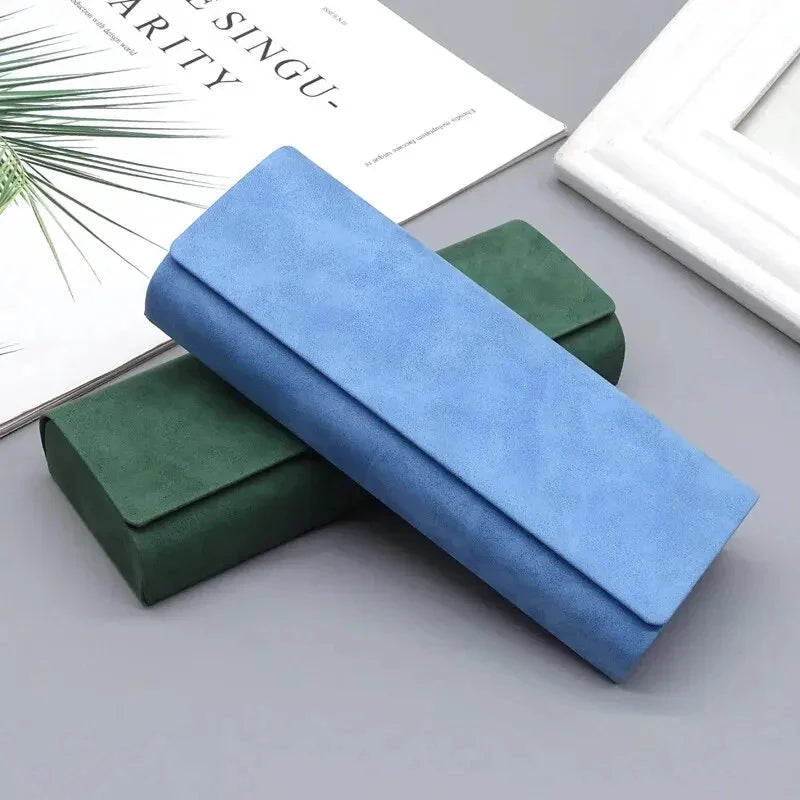 Estuche rígido unisex para gafas con diseño plegable y acabado PU