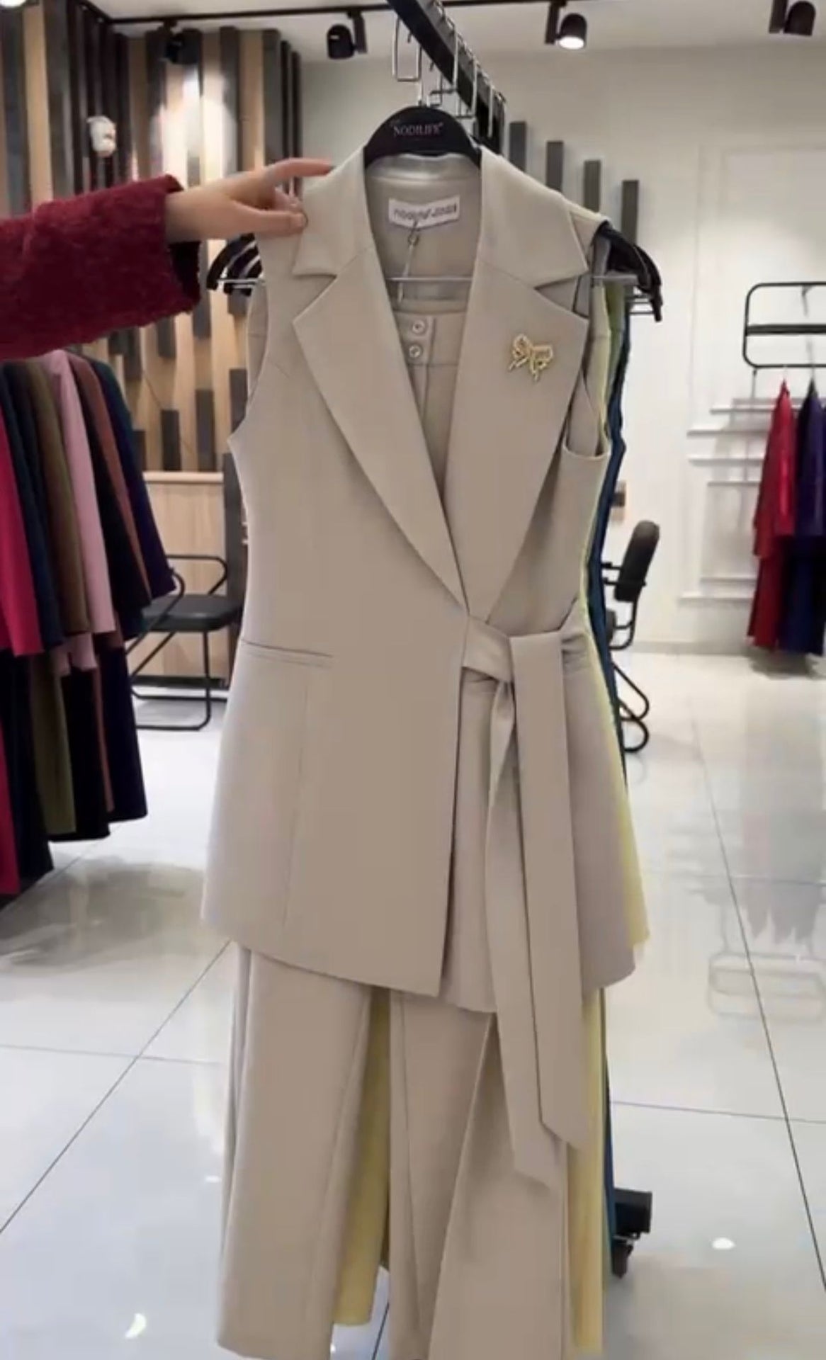 Conjunto Mujer Chaleco y Pantalón Elegante – Estilo Sofisticado y Moderno