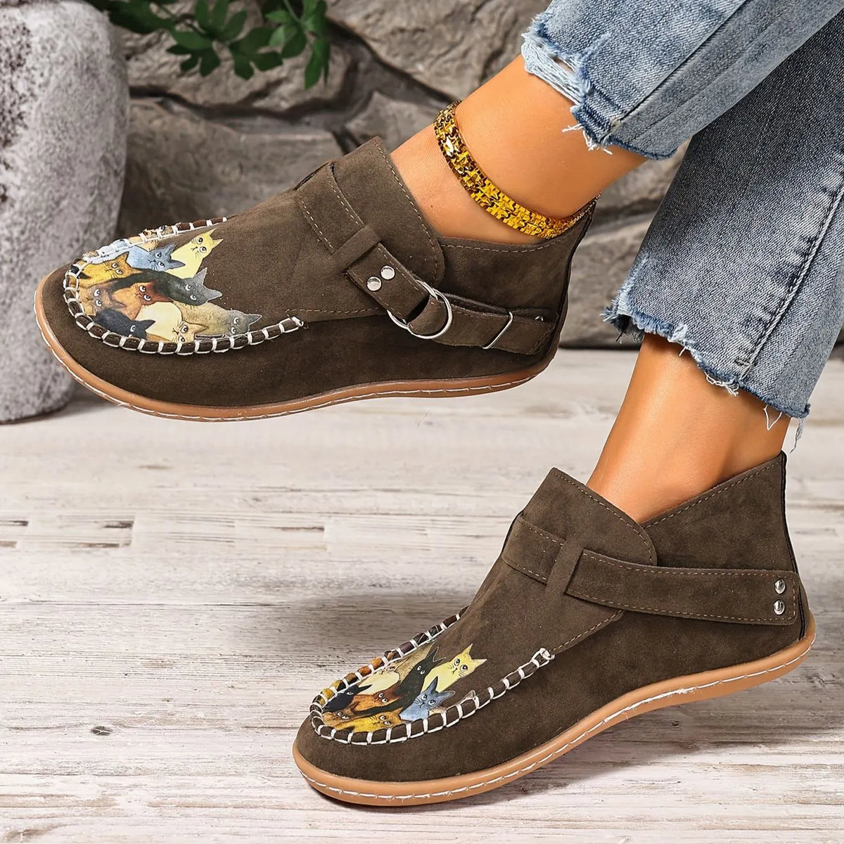 Botines bajos para mujer con estampado de gatos y tira lateral