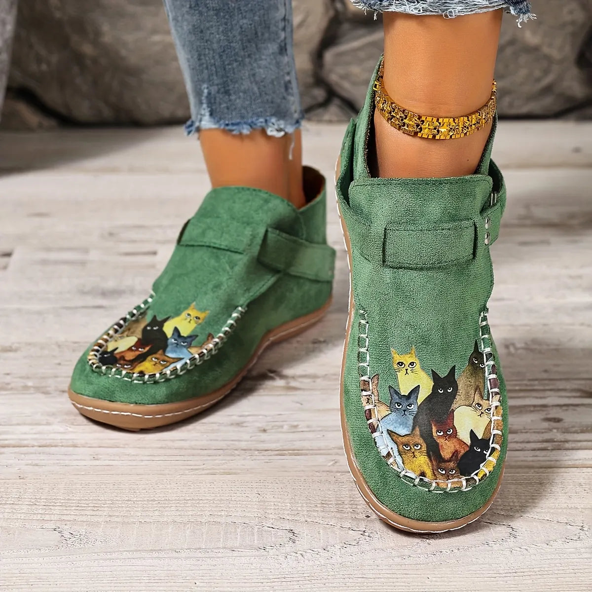 Botines bajos para mujer con estampado de gatos y tira lateral