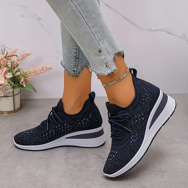 Zapatillas mujer con cuña y detalles brillantes