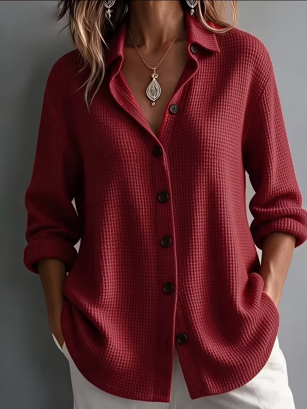 Camisa de punto texturizado para mujer con cuello clásico y botones