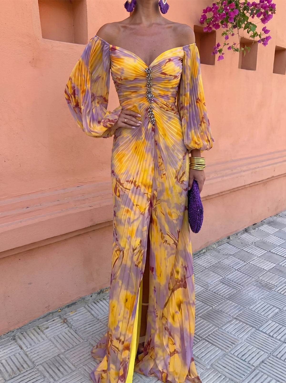 Vestido largo floral para mujer con hombros descubiertos y falda plisada