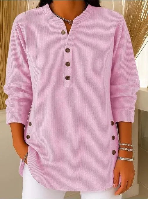 Blusa de mujer con textura acanalada, botones y mangas largas
