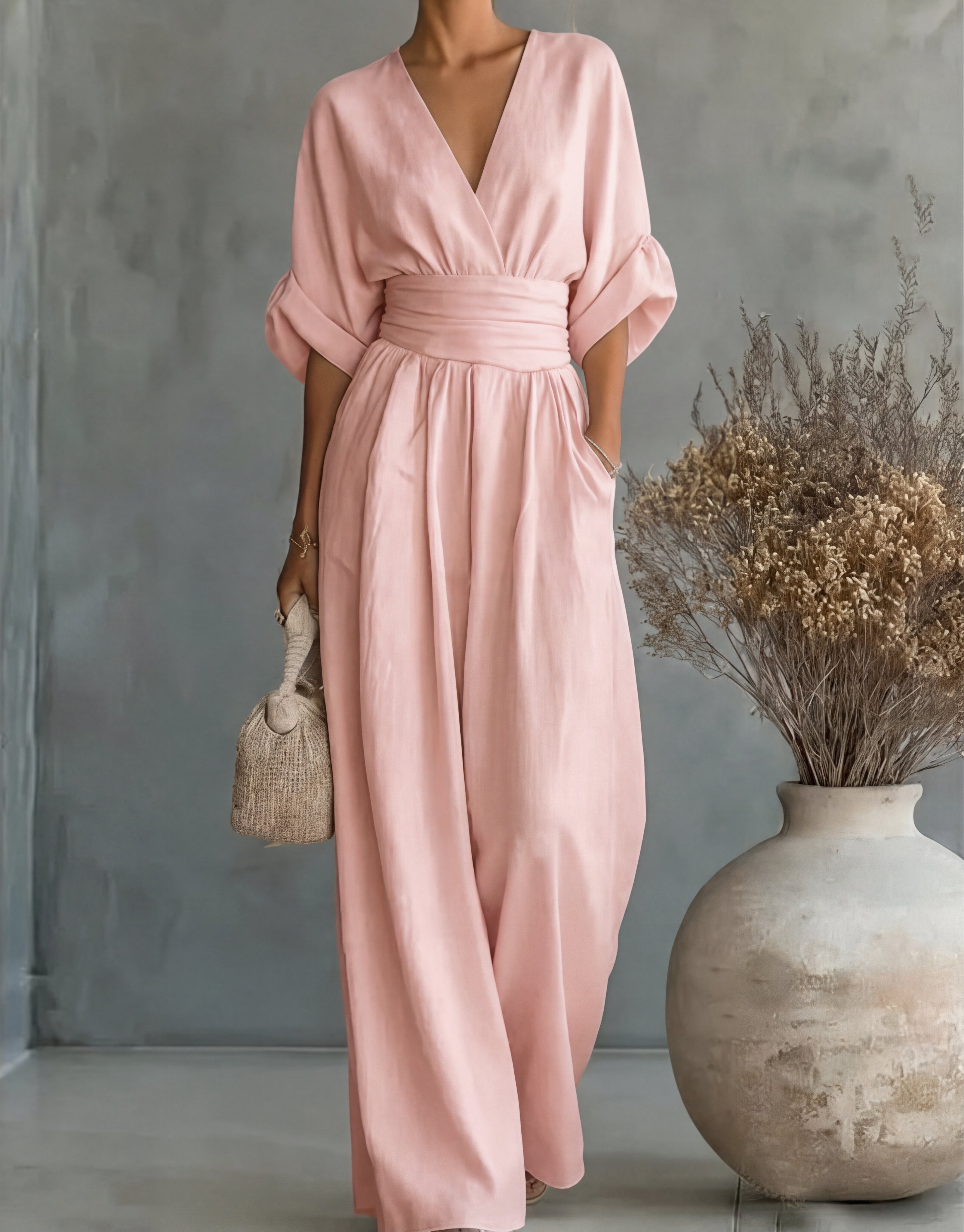 Mono de mujer con escote en V y pantalón ancho