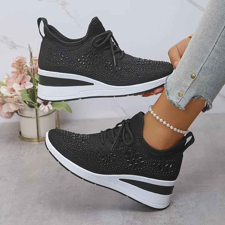 Zapatillas mujer con cuña y detalles brillantes