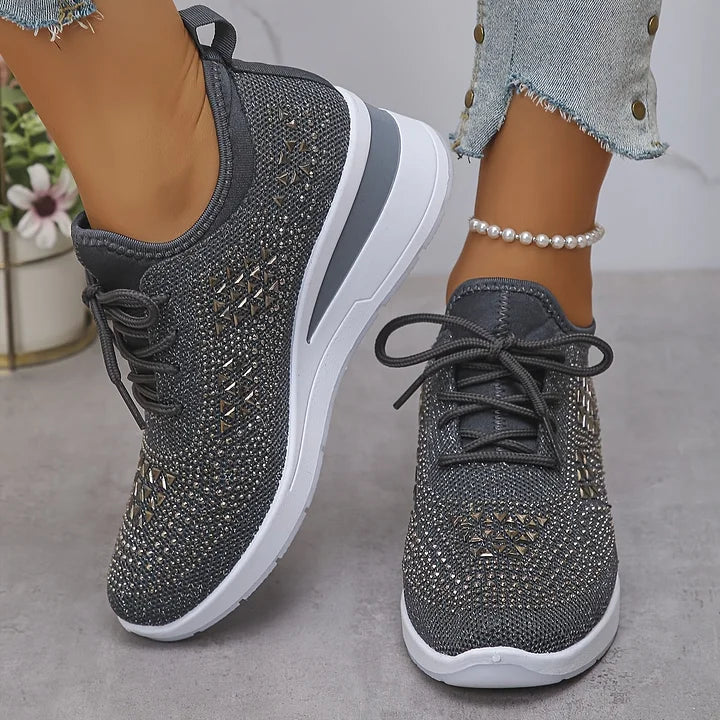 Zapatillas mujer con cuña y detalles brillantes