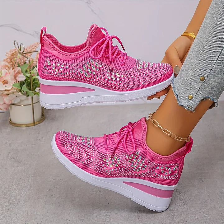 Zapatillas mujer con cuña y detalles brillantes