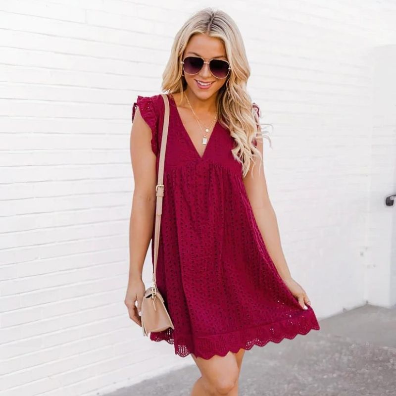 Mini corto mujer escote V con detalles de ganchillo – estilo boho verano