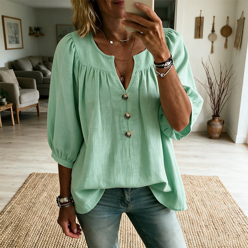 Blusa de mujer con escote en V, botones y mangas tres cuartos