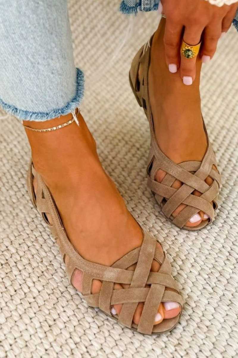 Sandalias planas de mujer trenzadas con punta abierta