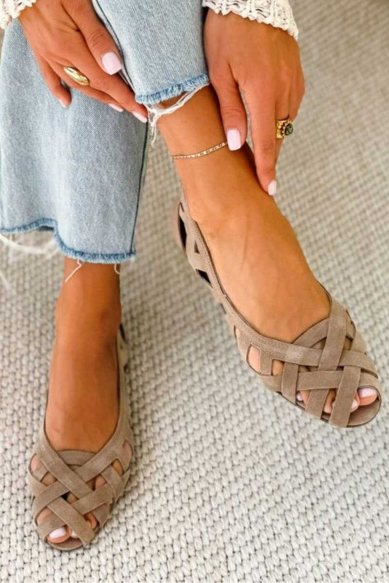 Sandalias planas de mujer trenzadas con punta abierta