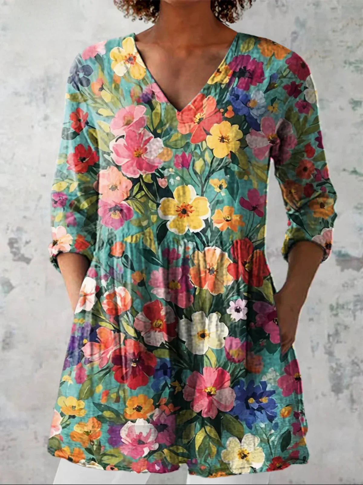 Túnica mujer con estampado gráfico y escote en V