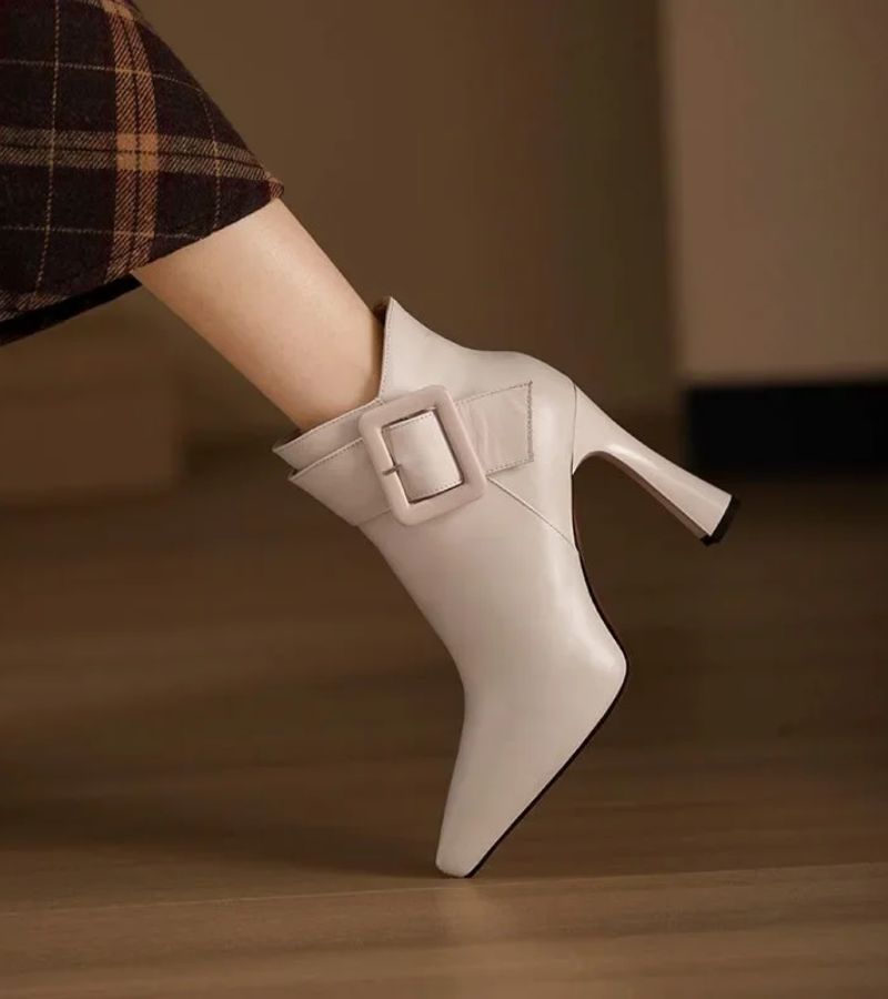 Botines mujer con tacón alto y hebilla grande – estilo elegante moderno