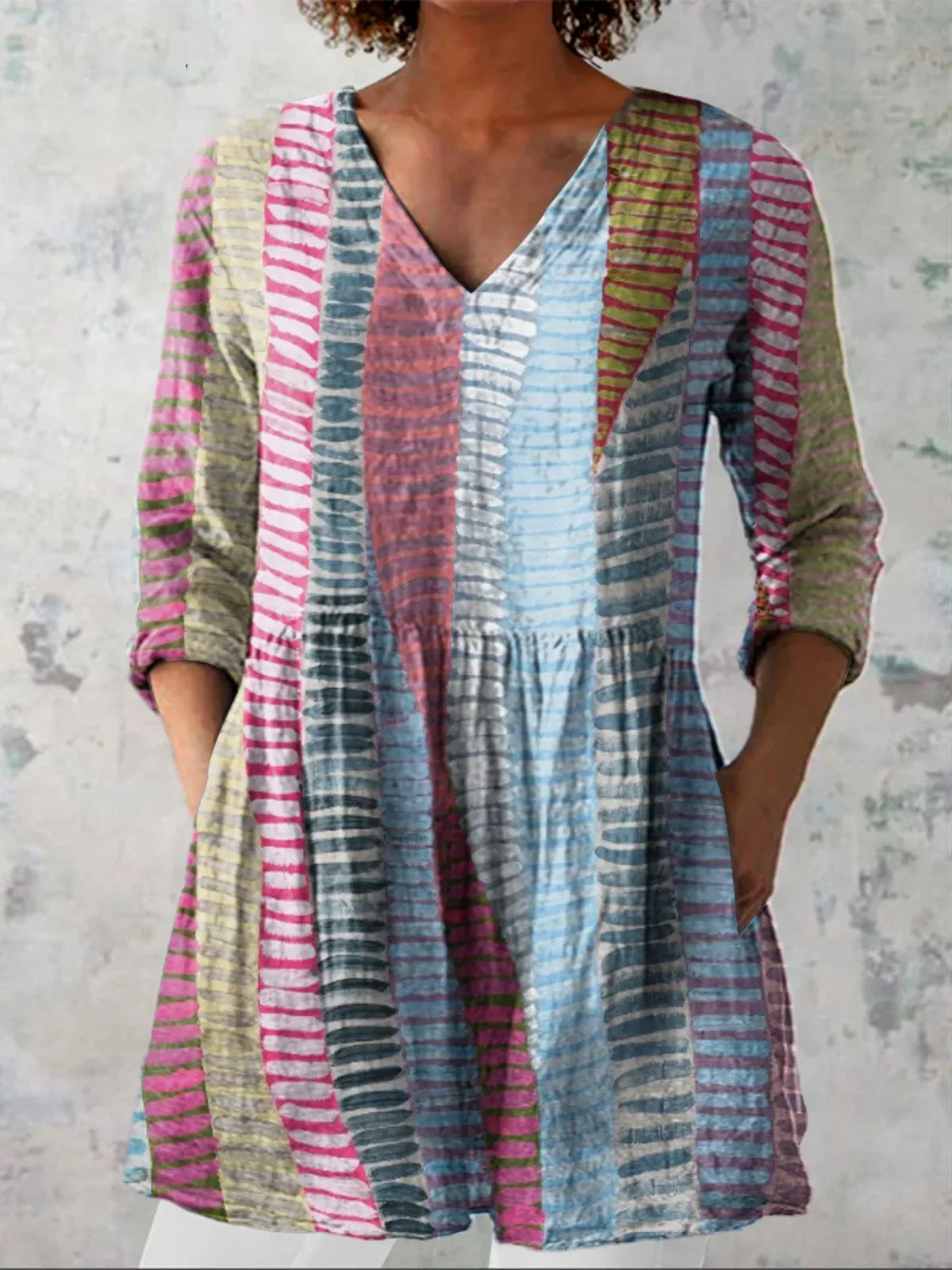 Túnica mujer con estampado gráfico y escote en V