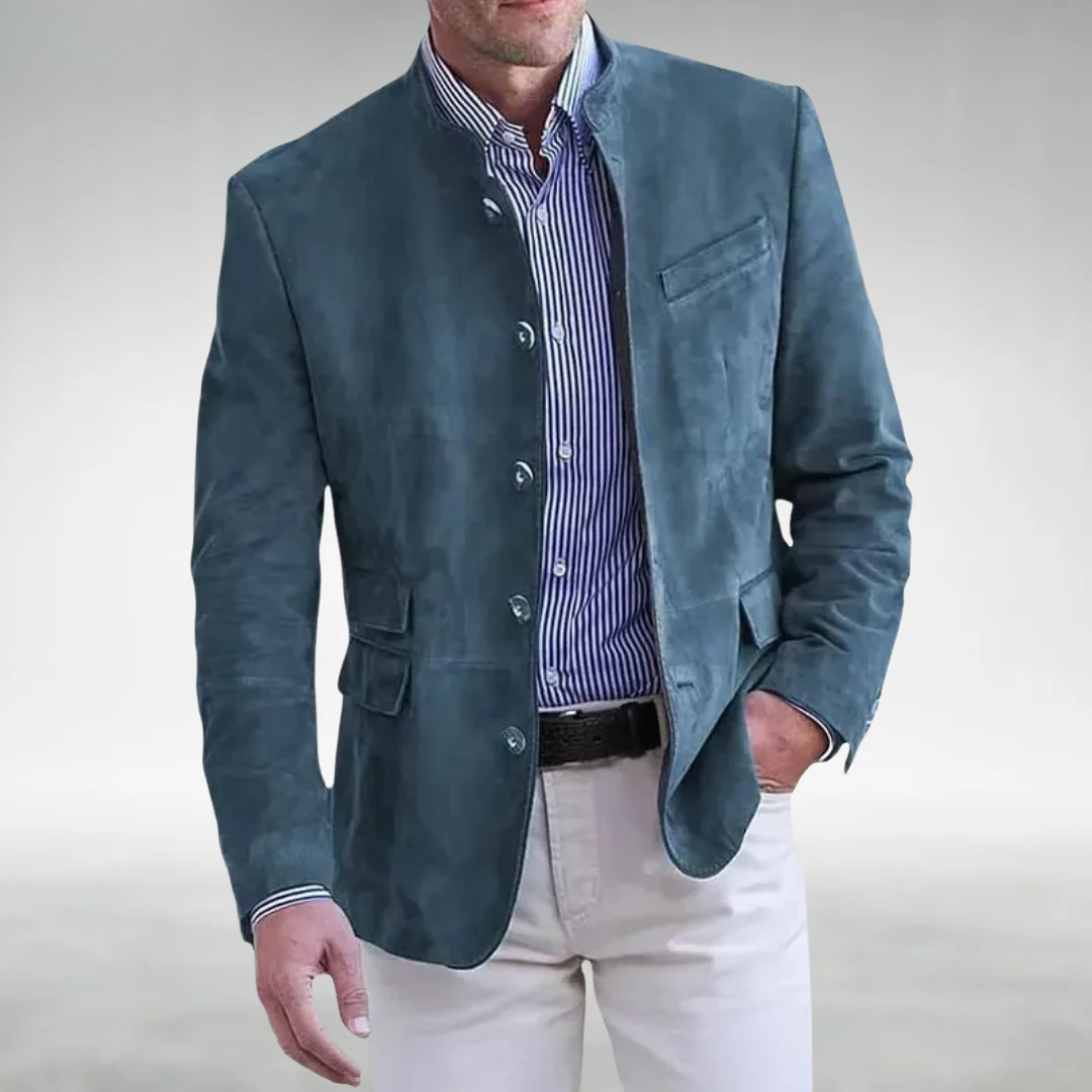 Chaqueta de hombre con cuello alto, botones y corte estructurado