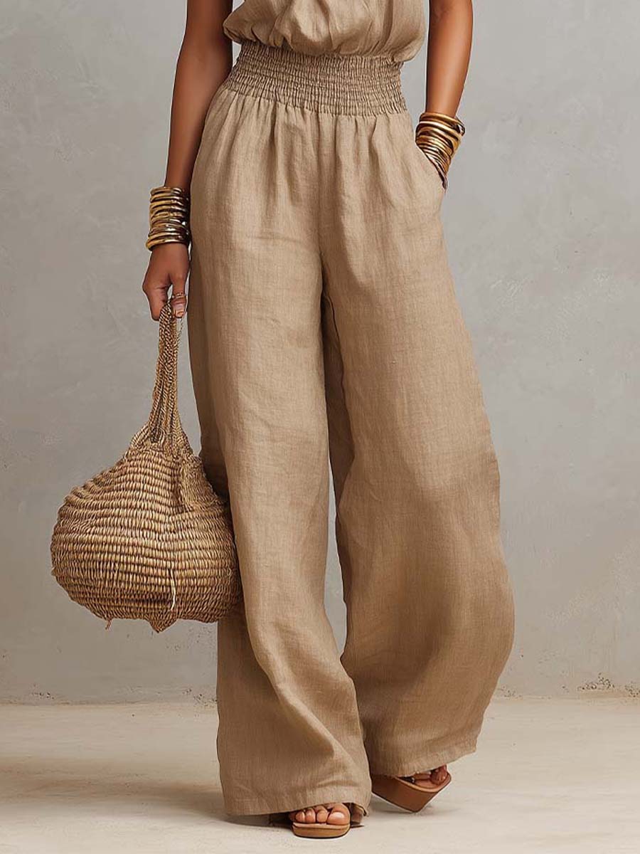 Mono mujer de espalda descubierta con escote halter y pierna ancha