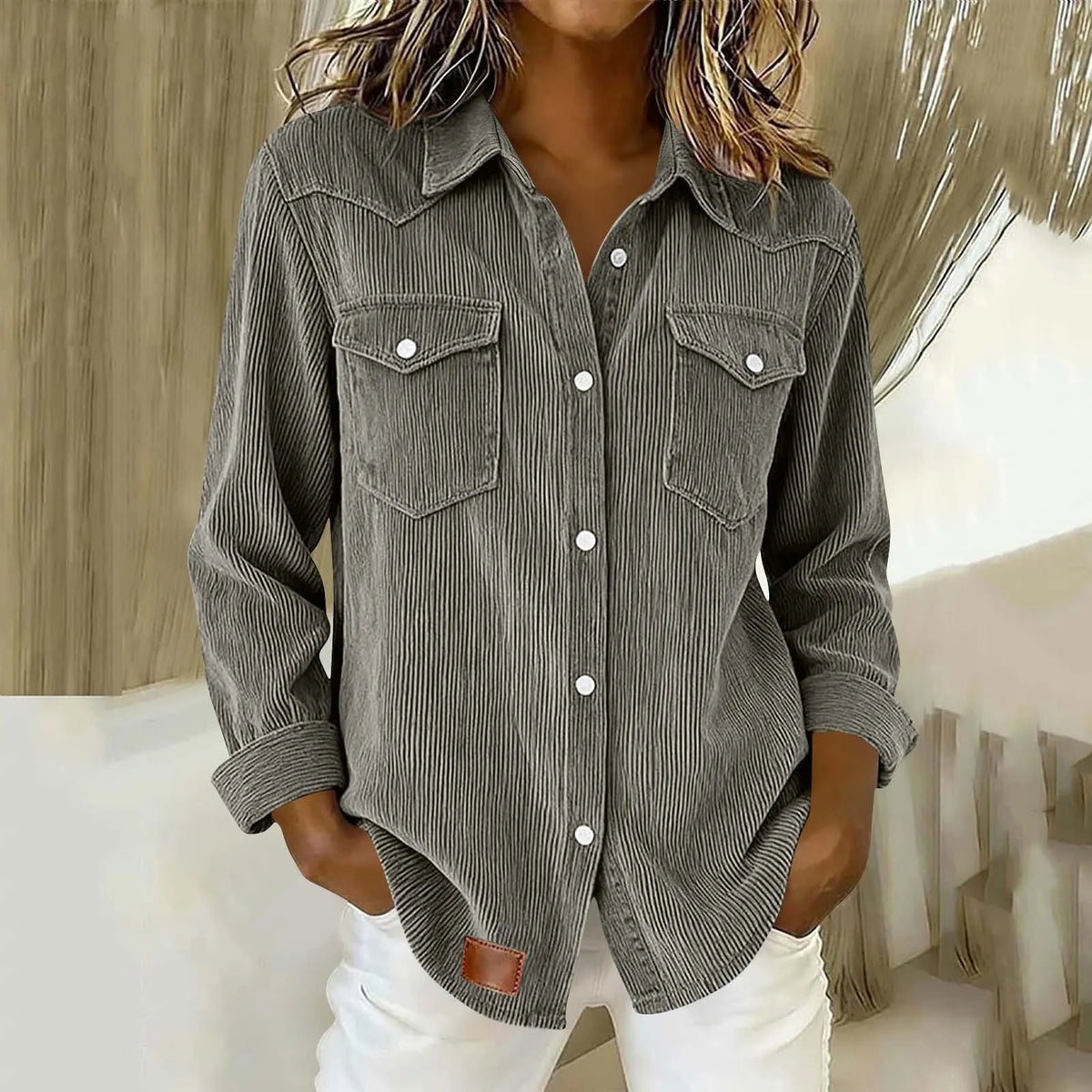 Camisa de mujer a rayas con botones y bolsillos