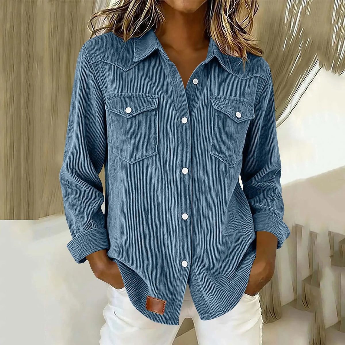Camisa de mujer a rayas con botones y bolsillos